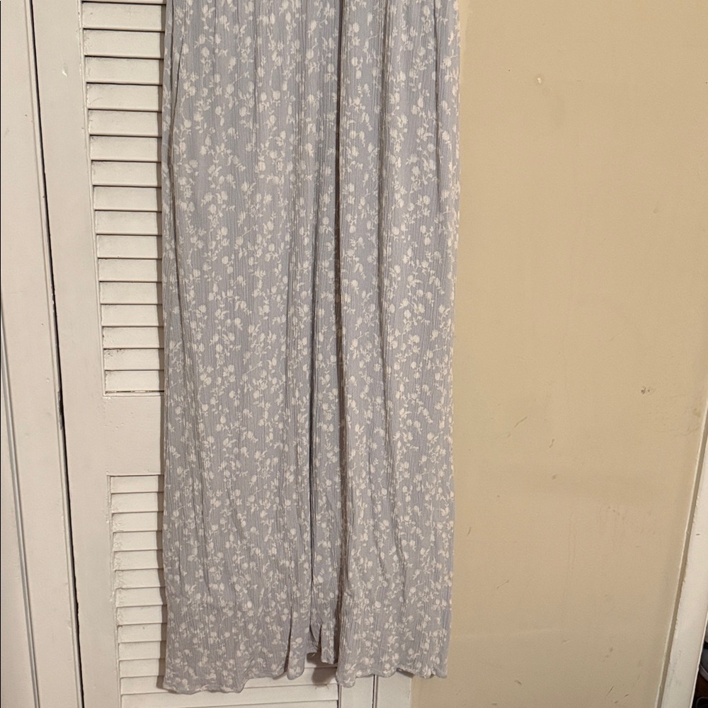 Elegant Gray Floral Dress - Picture 5 of 5